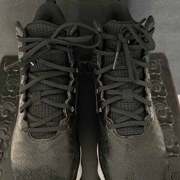 INDER ARMOUR BOYS ATHLETIC CLEATS - Picture 3 of 11